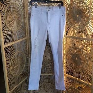 Women’s white skinny jeans